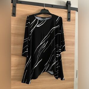 Alfani woman’s 3/4 sleeve tunic. Size 0X and in Excellent condition!